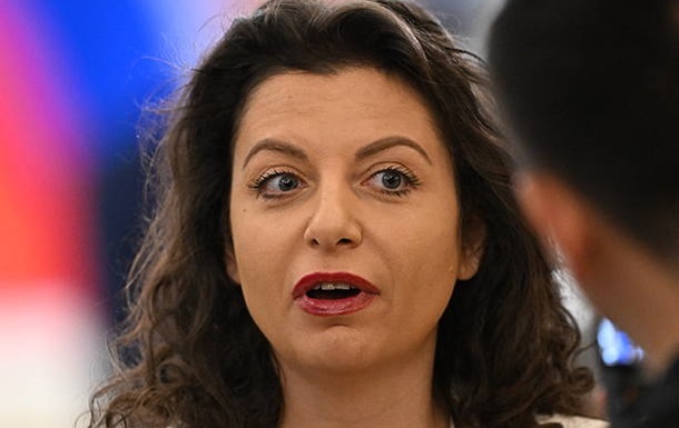 Фото для новини:Пропагандистка Симонян вперше з'явилася на публіці після лікування раку