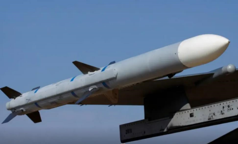 Фото для новини:Протидія реактивним "шахедам" і крилатим ракетам: що відомо про ракети AIM