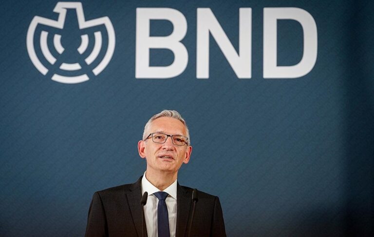 Фото для новини:Путін приховує військові витрати Росії - розвідка Німеччини