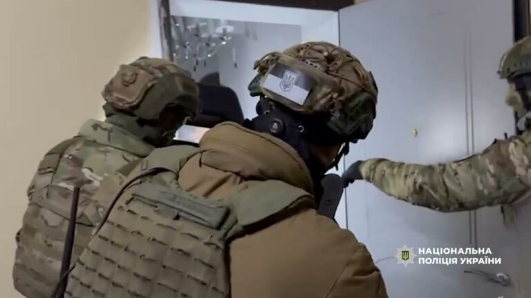 Фото для новини:Нацполіція затримала членів наркоугруповання та вилучила наркотиків на 5 млн грн