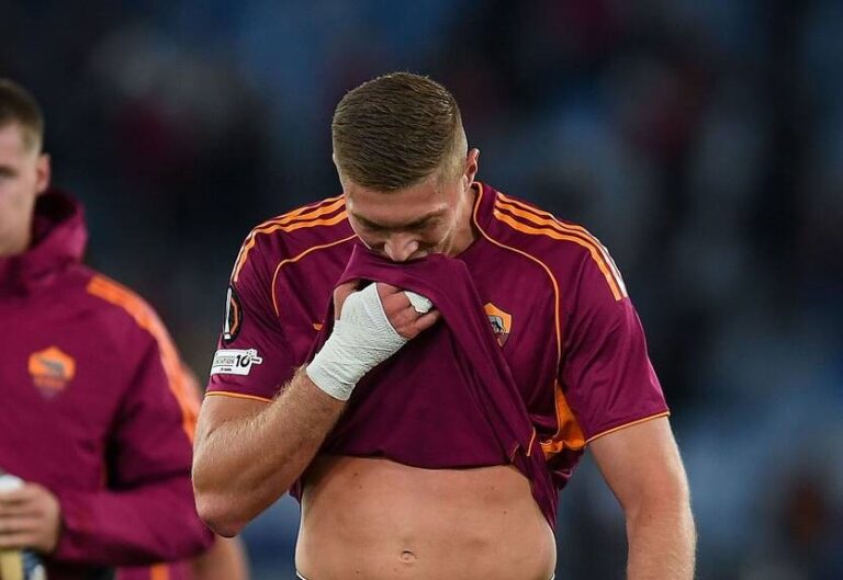 Фото для новини:Рома планує виключити Довбика із заявки