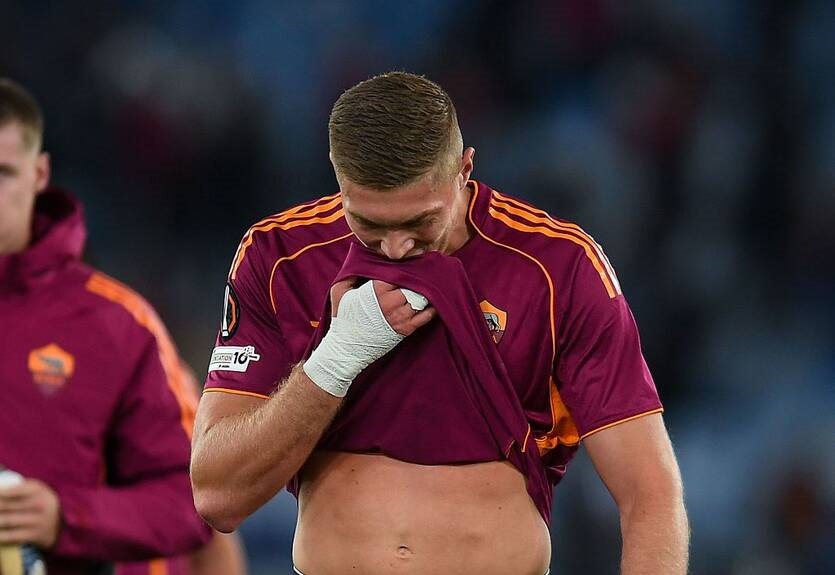 Фото для новини:Рома планує виключити Довбика із заявки