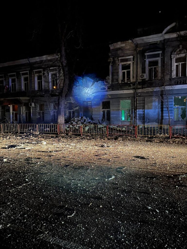 Фото для новини:Росія атакувала Одесу безпілотниками: є руйнування
