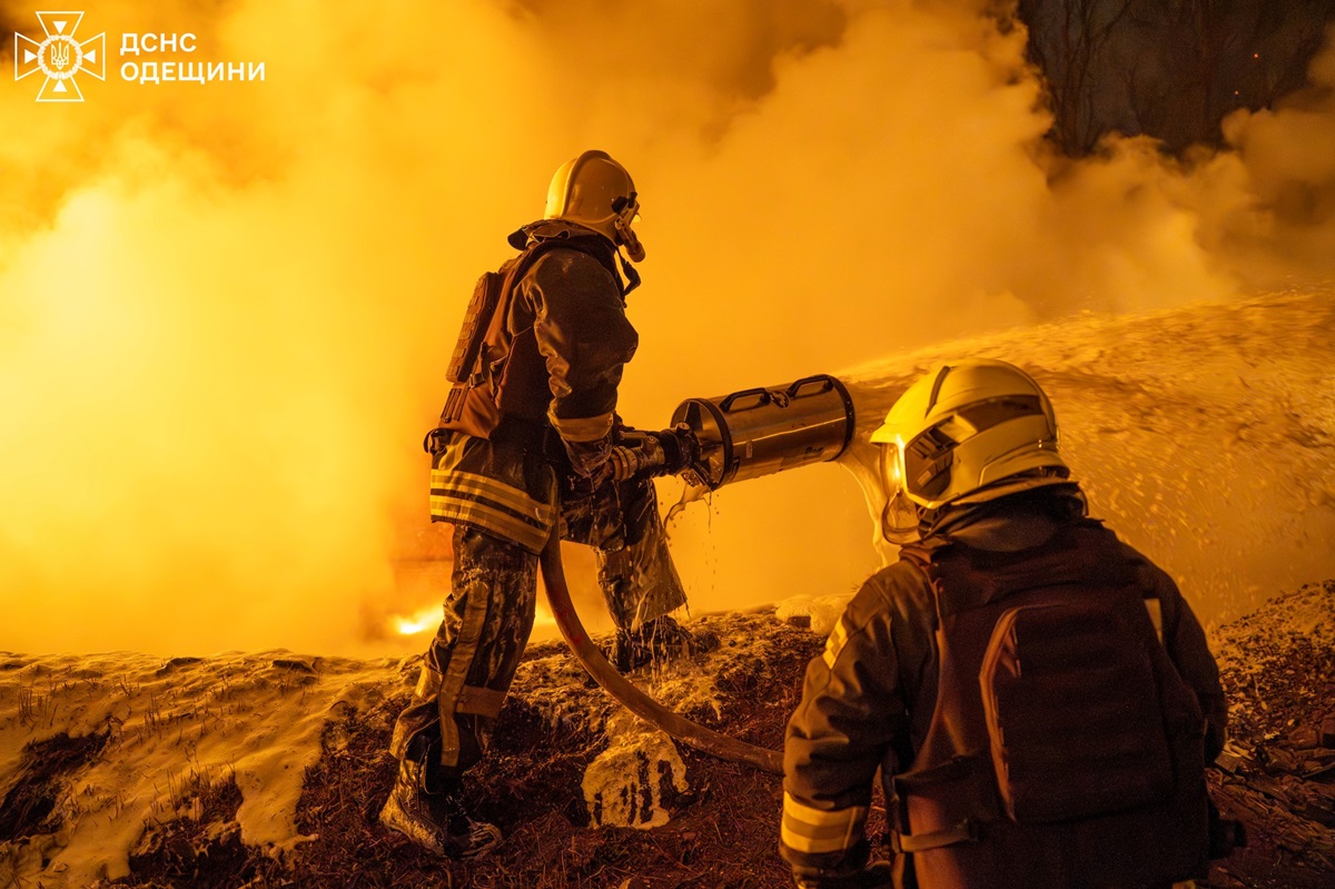 Фото для новини:Росія атакувала Одесу цілу ніч: які наслідки