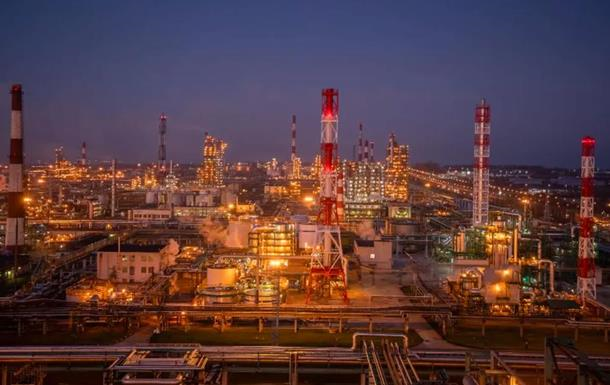 Фото для новини:Росія відновила роботу НПЗ через паузу в українських атаках - ЗМІ