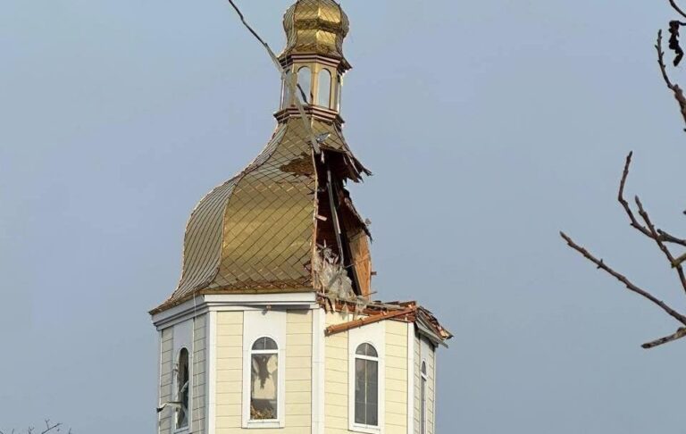 Фото для новини:Росіяни пошкодили храм і монастир на Київщині