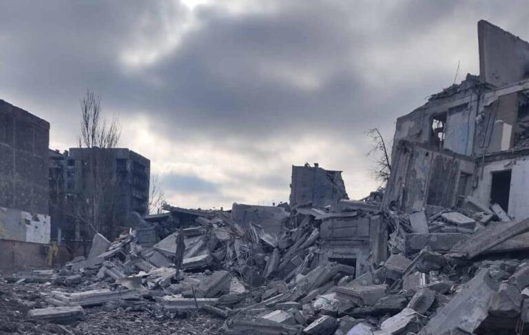 Фото для новини:Росіяни скинули ФАБи на багатоповерхівки у Костянтинівці