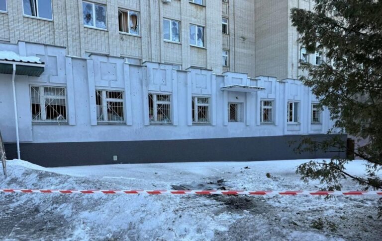 Фото для новини:Росіяни вдарили по лікарні в Сумах