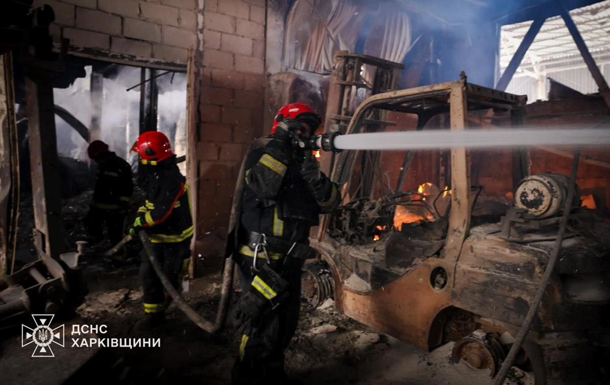 Фото для новини:Росіяни вдарили по підприємству на Харківщині: є жертва та постраждалі