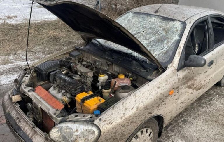 Фото для новини:Російські дрони атакували авто та залізницю у Запоріжжі: є постраждалі