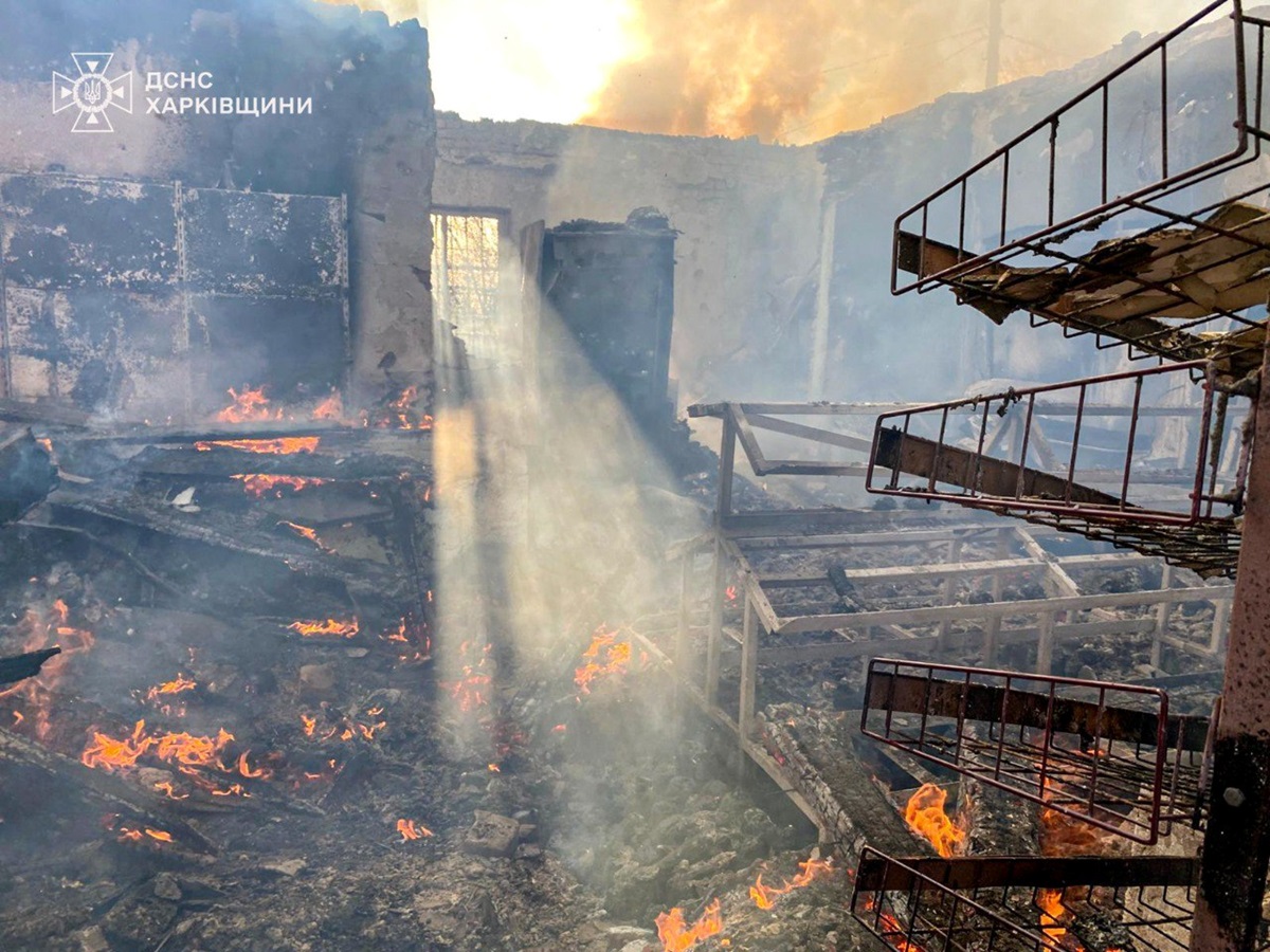 Фото для новини:Російські дрони вдарили по селу на Харківщині