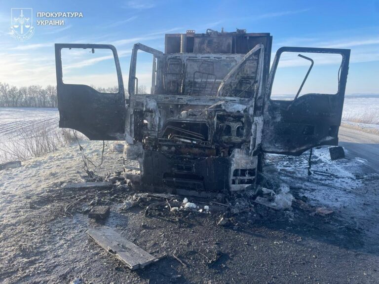 Фото для новини:Російський дрон вдарив по сміттєвозу на Сумщині