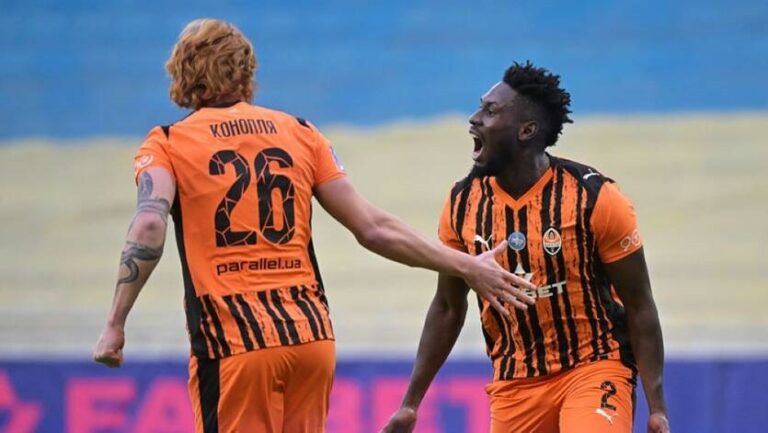 Фото для новини:Шахтар із результативною грою одного футболіста переступив Карпати