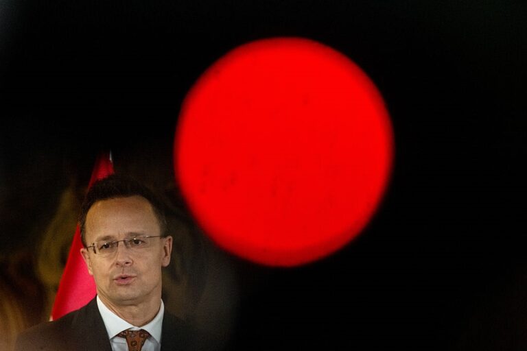 Фото для новини:Сіярто звинуватив Київ у навмисному блокуванні Дружби