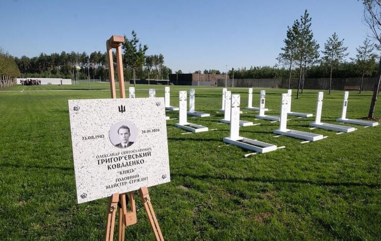 Фото для новини:Стало відомо, скільки поховань відбулось на НВМК за пів року