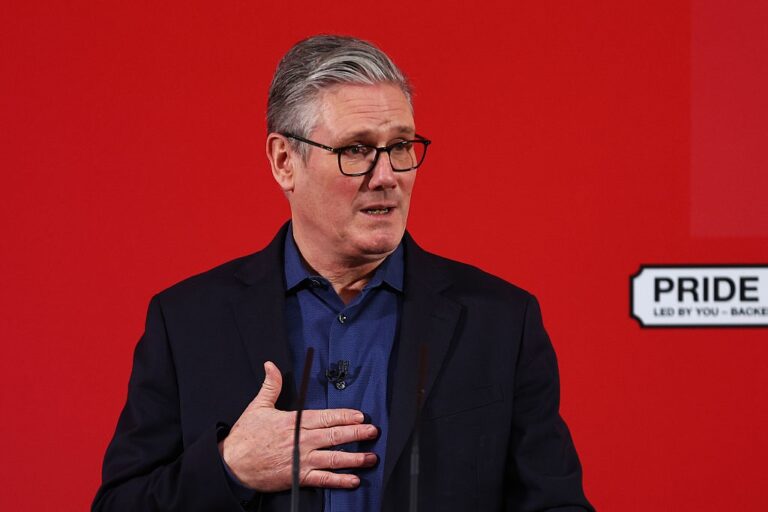 Фото для новини:Стармеру загрожує відставка через скандал з файлами Епштейна - ЗМІ