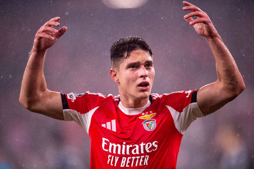 Фото для новини:Судаков відмовився від участі в матчі Бенфіки через біль у спині