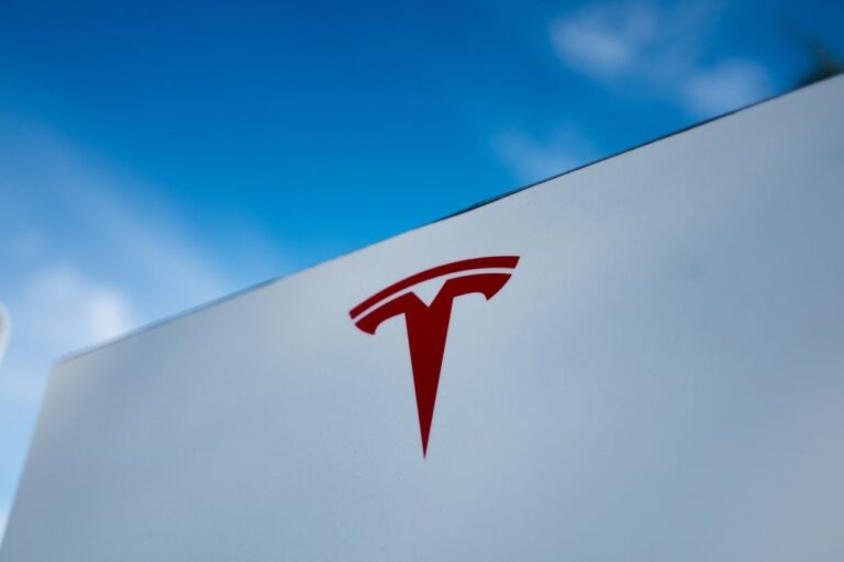 Фото для новини:Tesla втрачає позиції на європейському ринку електромобілів