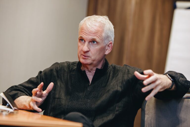 Фото для новини:Тімоті Снайдер закликав світ припинити фінансувати війну Росії