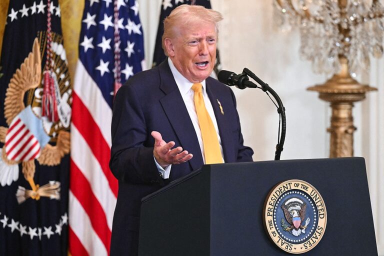 Фото для новини:Трамп анонсував жорсткіші мита у відповідь на рішення Верховного суду США