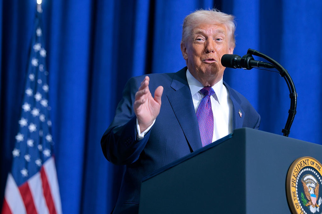 Фото для новини:Трамп доручив Пентагону опублікувати документи про НЛО