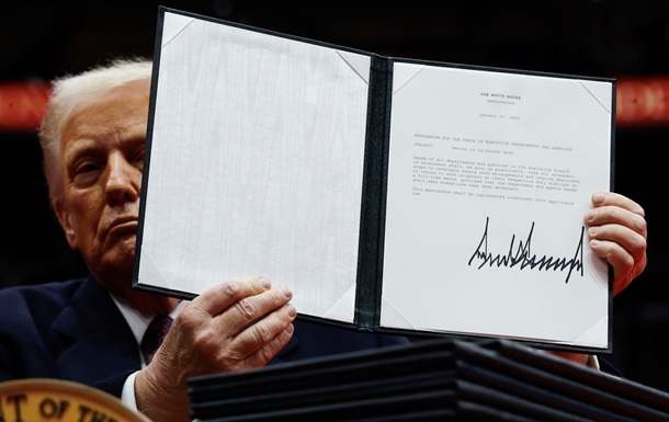 Фото для новини:Трамп продовжив санкції проти Росії на рік