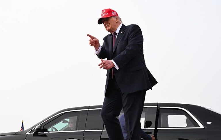 Фото для новини:Трамп стежив за ударами по Ірану - Білий дім