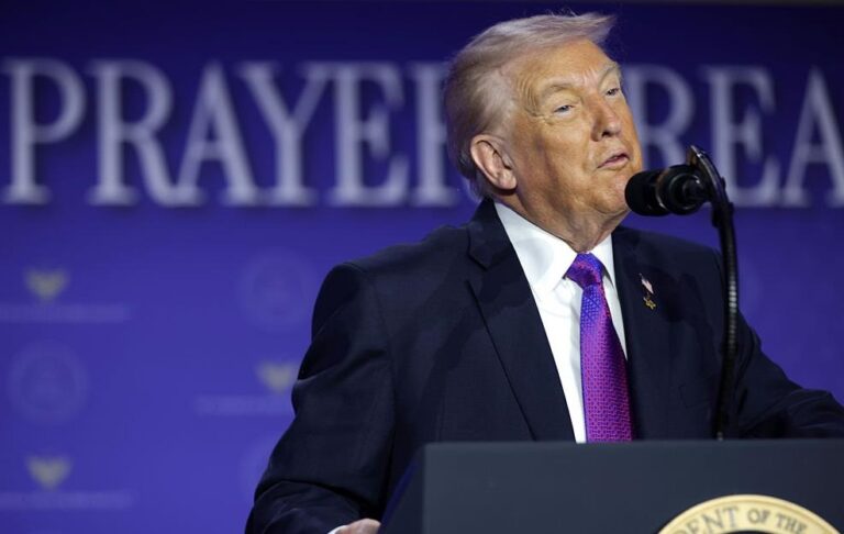 Фото для новини:Трамп: Я запобіг ядерній війні між Україною та РФ