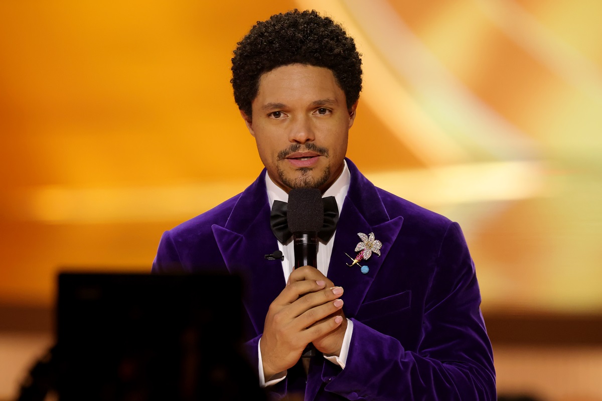 Фото для новини:Тревор Ноа пожартував про Трампа на Ґреммі - президент пригрозив судом