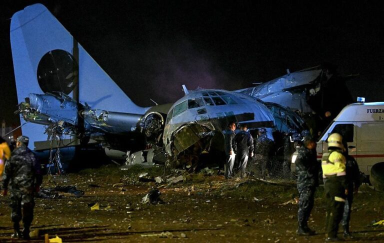 Фото для новини:У Болівії розбився літак, завантажений грошима