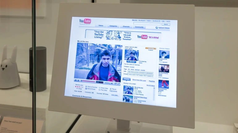 Фото для новини:У Британії відтворили YouTube зразка 2006 року: раритет показують у музеї