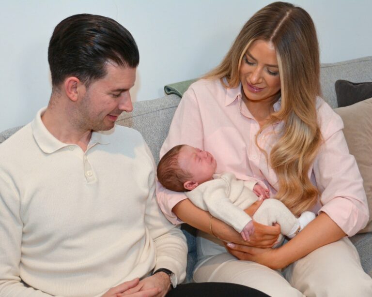 Фото для новини:У Британії жінка без матки народила дитину після трансплантації