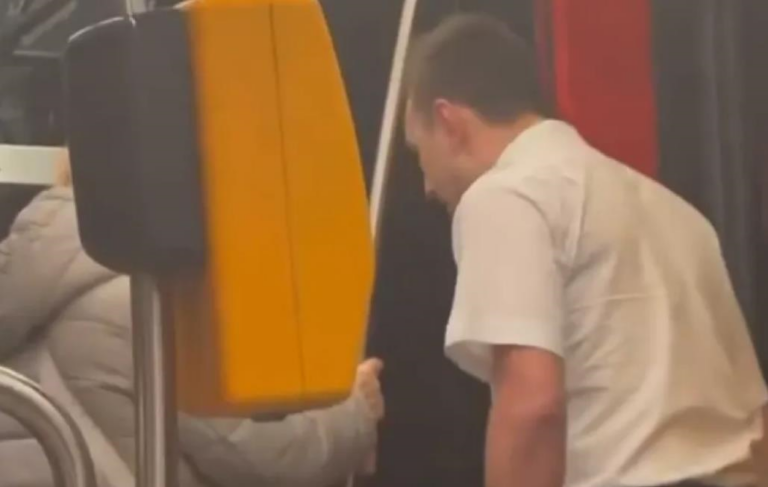 Фото для новини:У Чехії покарали водія трамвая, який вигнав із салону українців з дитиною