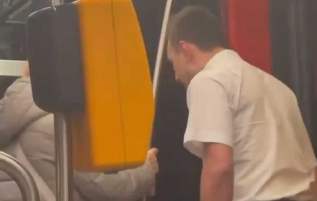 Фото для новини:У Чехії покарали водія трамвая, який вигнав із салону українців з дитиною