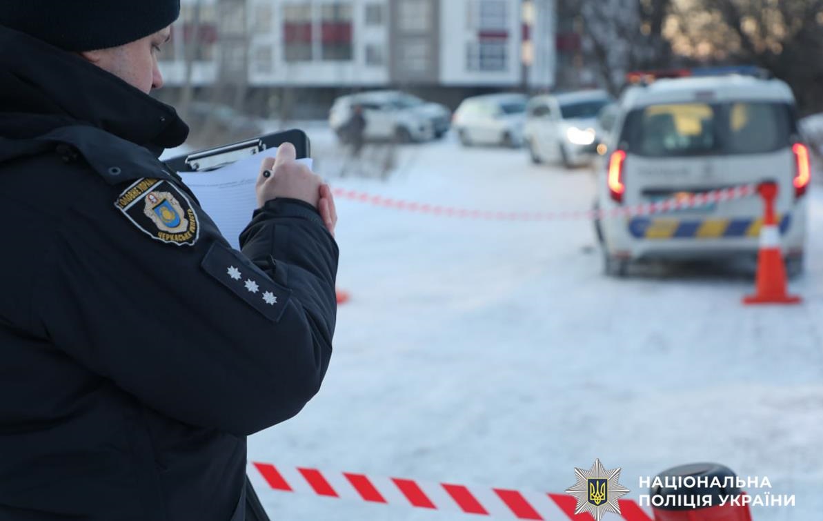 Фото для новини:У Черкасах чоловік кинув гранату у поліцейських і військових ТЦК