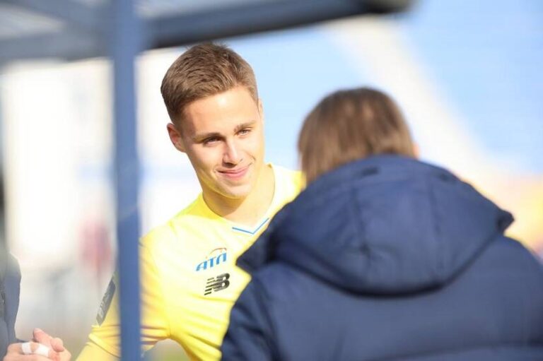 Фото для новини:У Динамо прокоментували вихід Суркіса на поле