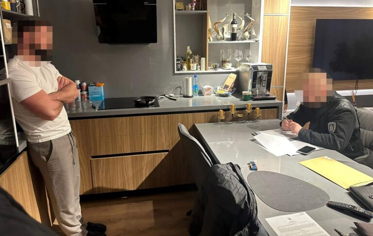 Фото для новини:У ДШВ в майора-"мандрівника" знайшли мільйонні активи