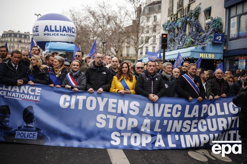 Фото для новини:У Франції люди масово мітингують через недостатнє фінансування поліції