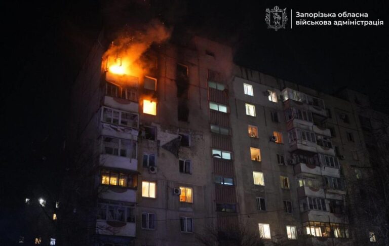 Фото для новини:У Харкові і Запоріжжі палають багатоповерхівки