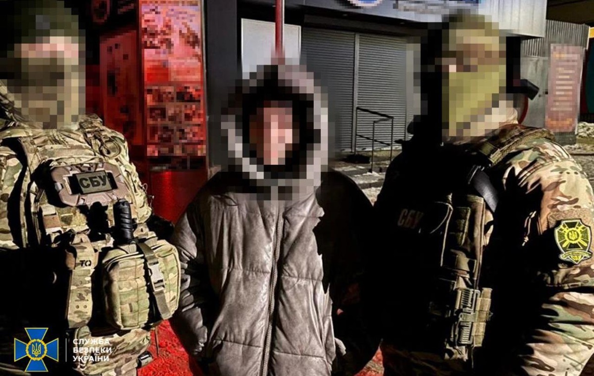 Фото для новини:У Харкові неповнолітня дівчина виготовляла бомби для терактів