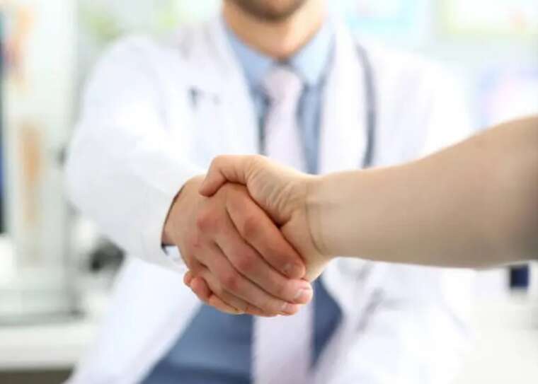 Фото для новини:У Києві лікарі НАМН продавали смертельні діагнози за 5000 доларів для ухилення від мобілізації