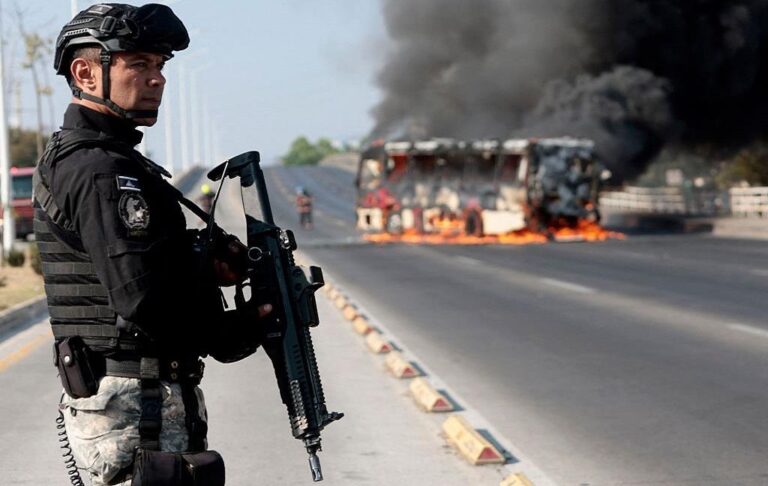 Фото для новини:У Мексиці заворушення після вбивства глави картелю