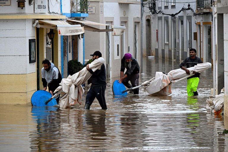 Фото для новини:У Португалії через повені обвалилася частина ключової автомагістралі