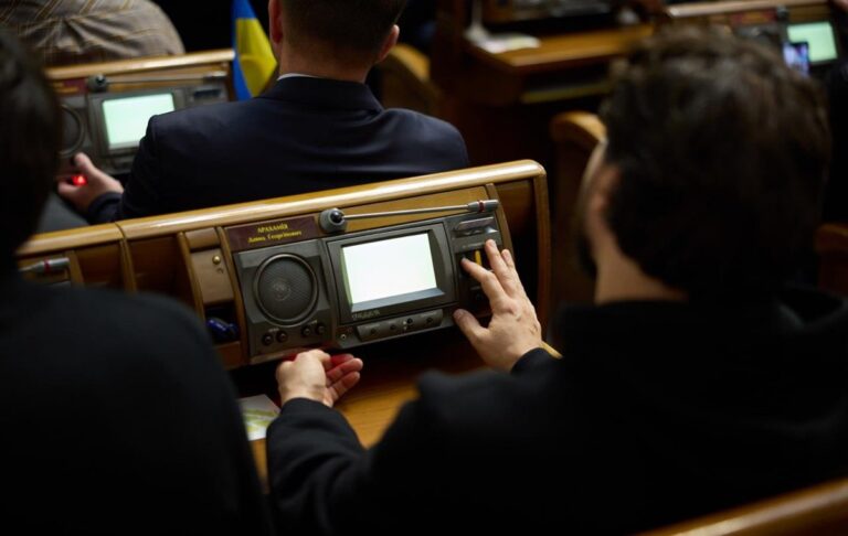 Фото для новини:У Раді назвали причину захворювання нардепів