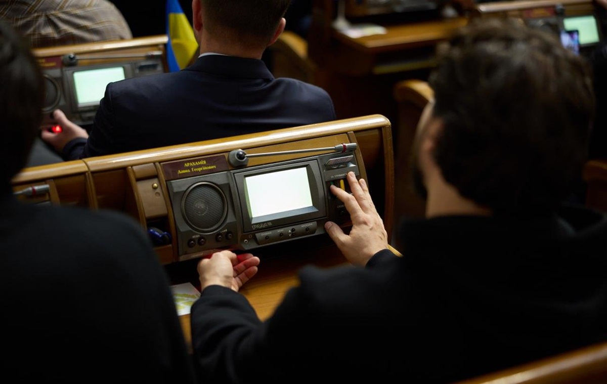 Фото для новини:У Раді назвали причину захворювання нардепів