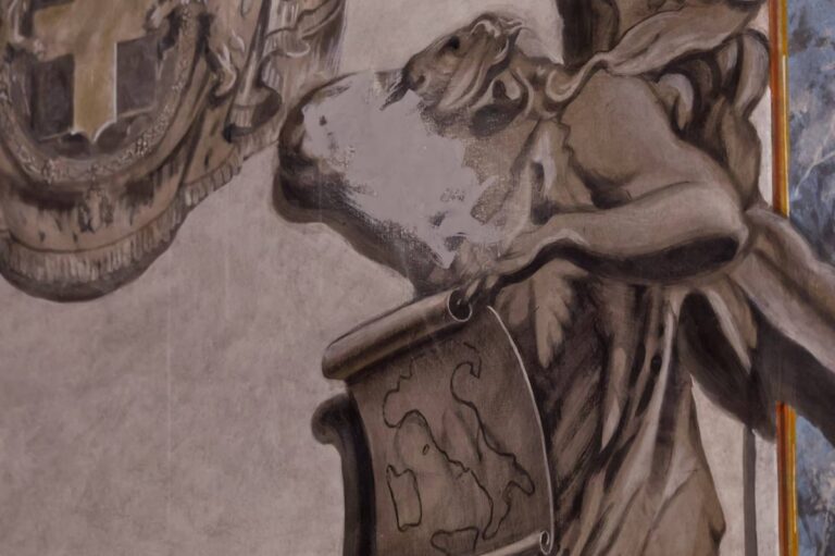 Фото для новини:У Римі зафарбували фреску з янголом через схожість із Джорджею Мелоні