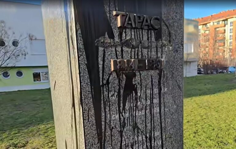 Фото для новини:У Сербії невідомі облили фарбою пам'ятник Шевченка