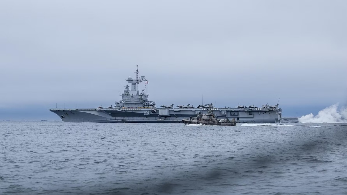 Фото для новини:У Швеції підтвердили, що до французького авіаносця летів російський дрон