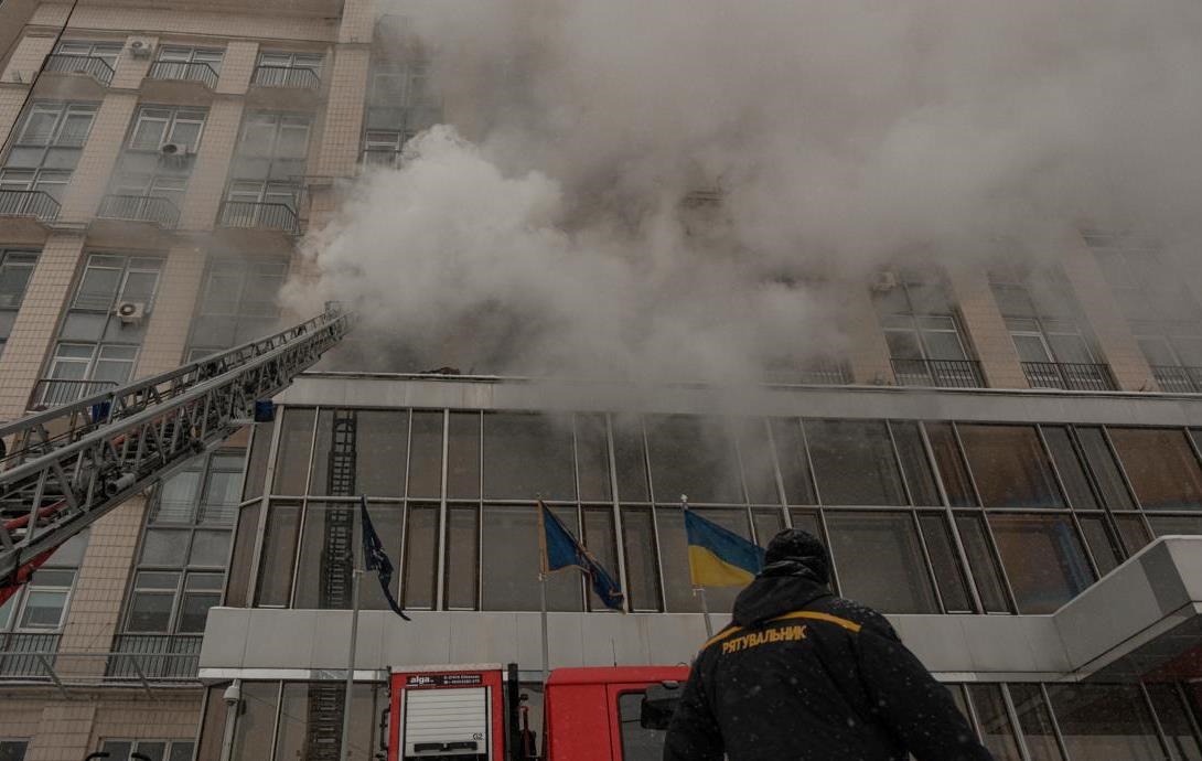 Фото для новини:У центрі Києва спалахнула пожежа в готелі