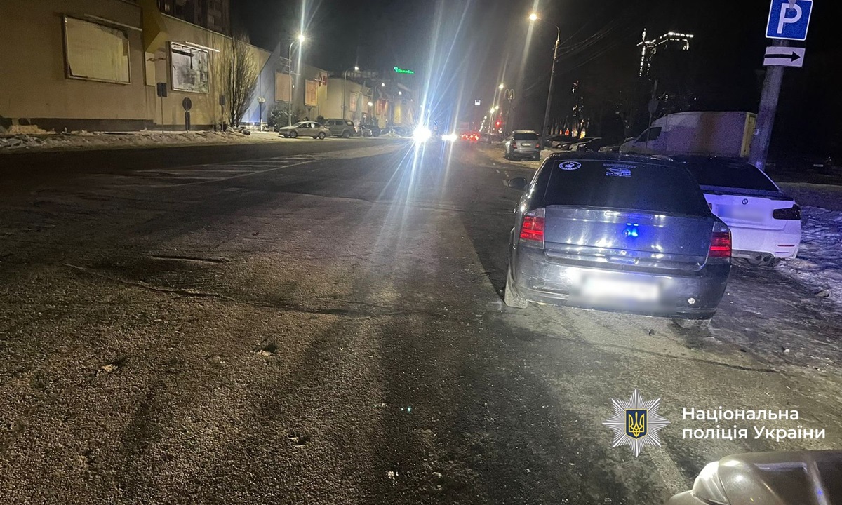 Фото для новини:У Вінниці 18-річний водій збив трьох пішоходів і зіткнувся з авто